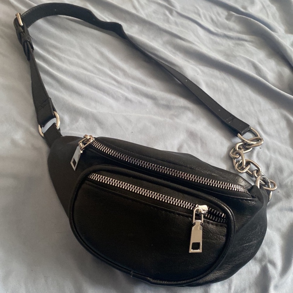 chain crossbody women bag in excellent condition